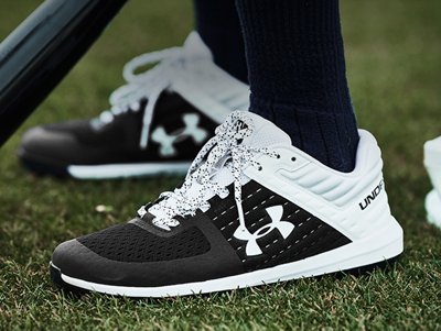 baseball shoes under armour