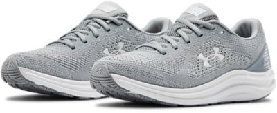 gray tennis shoes