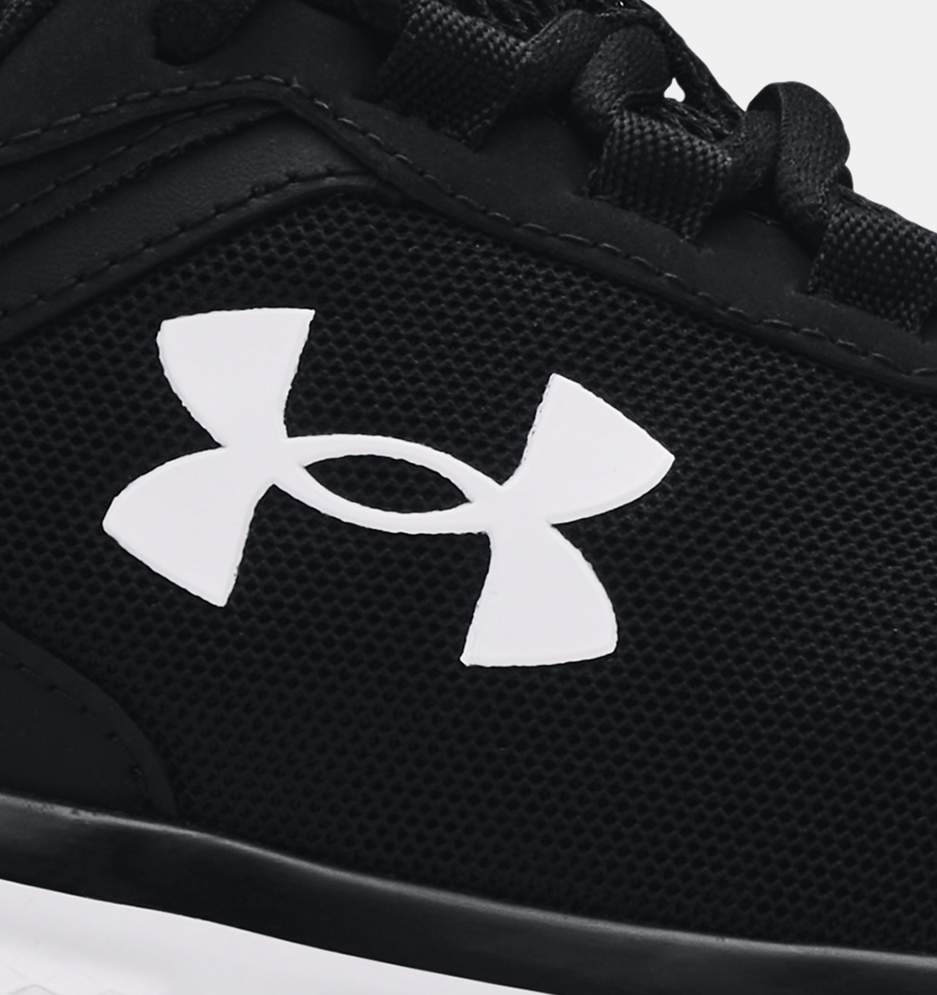 Does Under Armour Shoes Carry Wide?