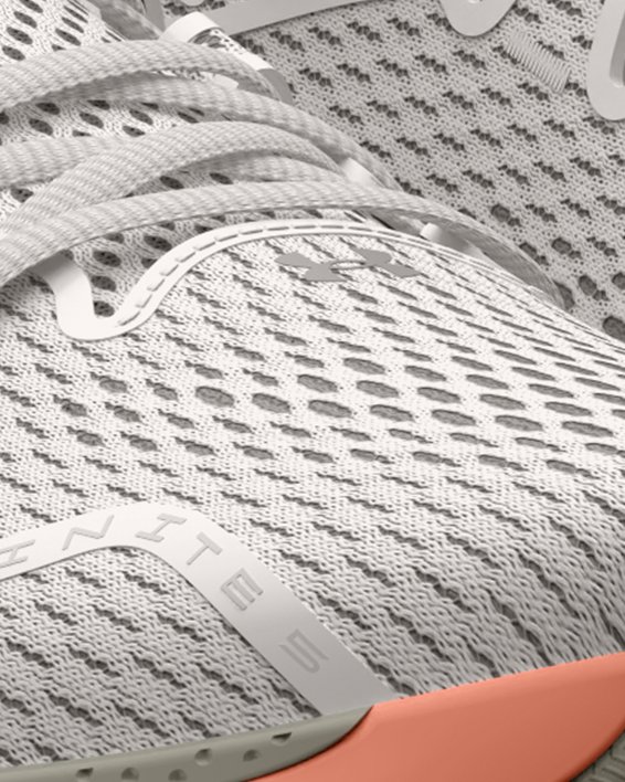 Zapatillas de running UA HOVR™ Infinite 5 para mujer, White, pdpMainDesktop image number 3