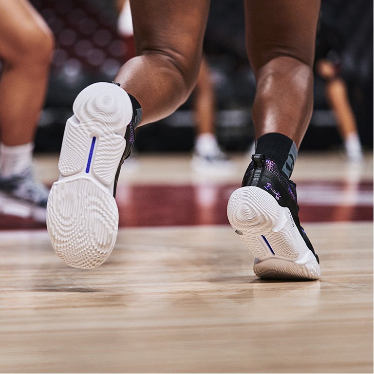 Under Armour Women's Flow Breakthru 3 Basketball Shoes