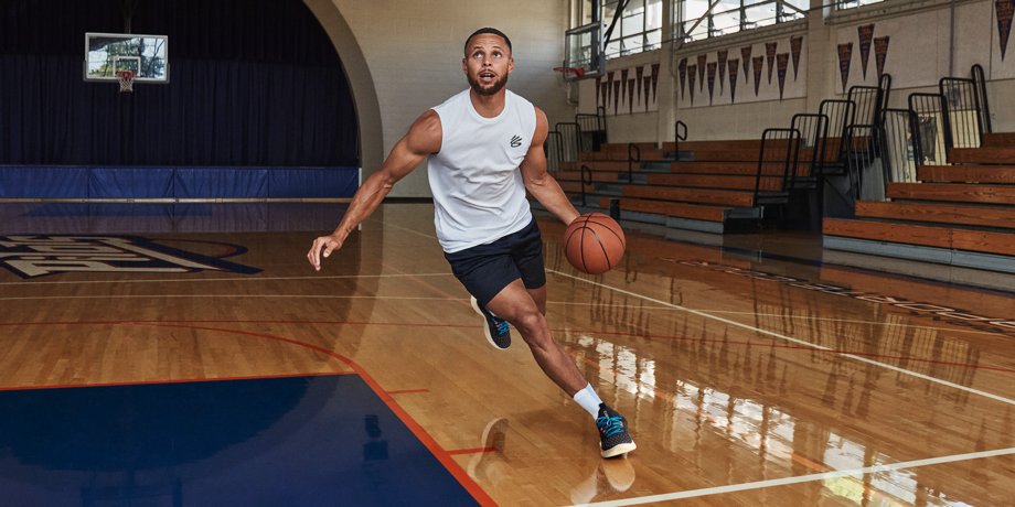 https://underarmour.scene7.com/is/image/Underarmour/FW22_CURRY_Grid_2_1?qlt=85&wid=920&hei=460&size=920,460