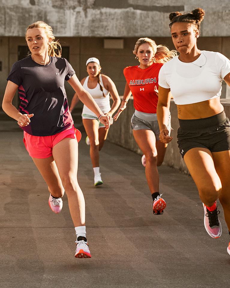 Under Armour фитнес девушка 2020