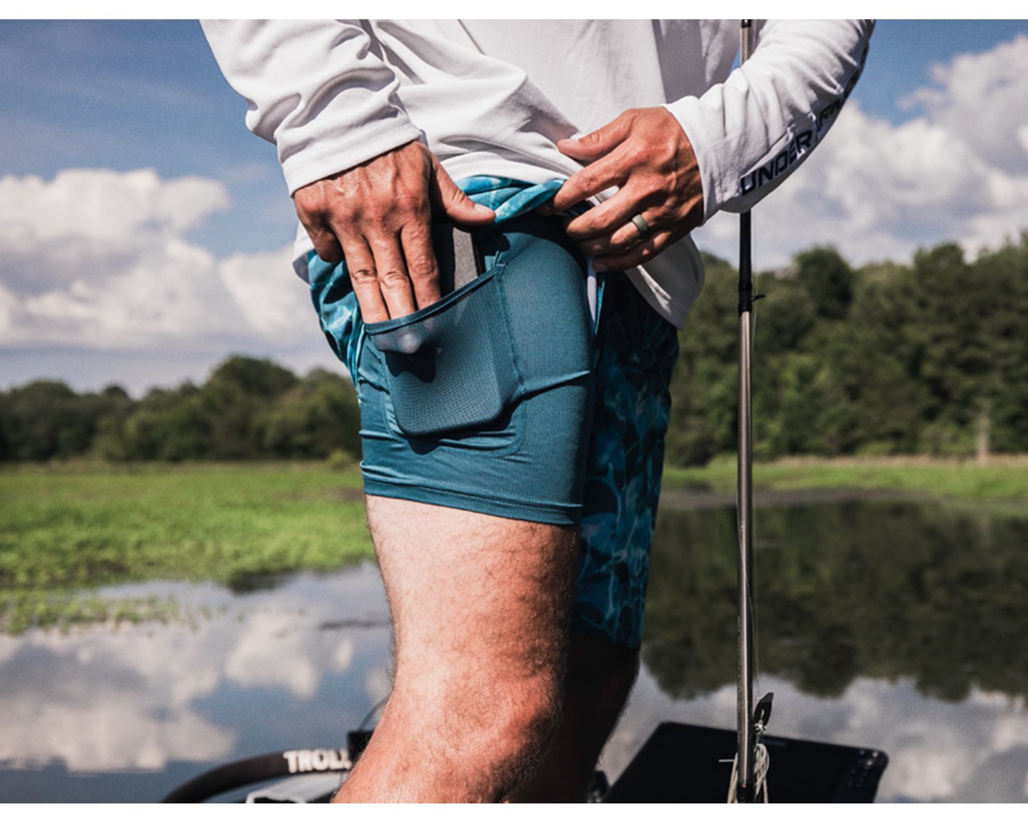 SS23_OUTDOOR_FISH_IsoChill_2-in-1_Boardshorts_5_4_3