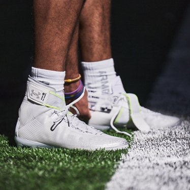 SS24_How_Break_Football_Cleats_1_1