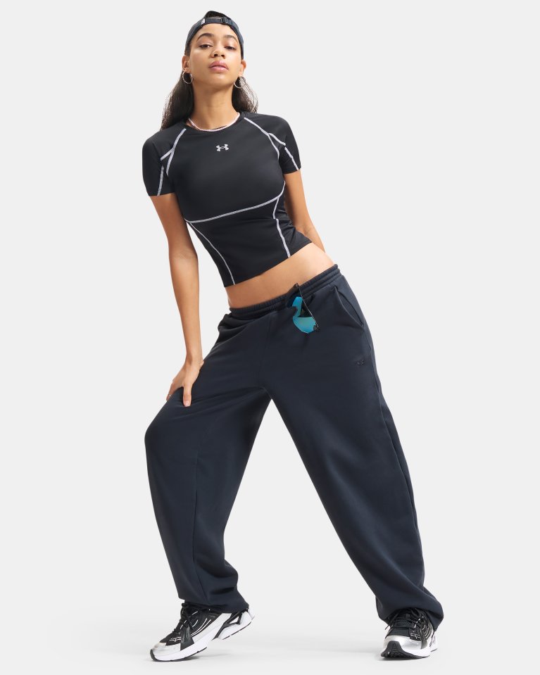 SS26_Q1_FlagFootball_Launch_PDP_W_IconBarrelPant_Hero_4_5