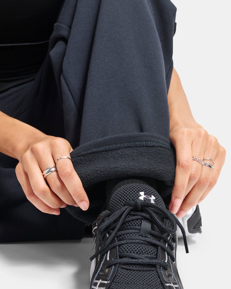 SS26_Q1_FlagFootball_Launch_PDP_W_IconBarrelPant_Tech_Bucket_4_5_1