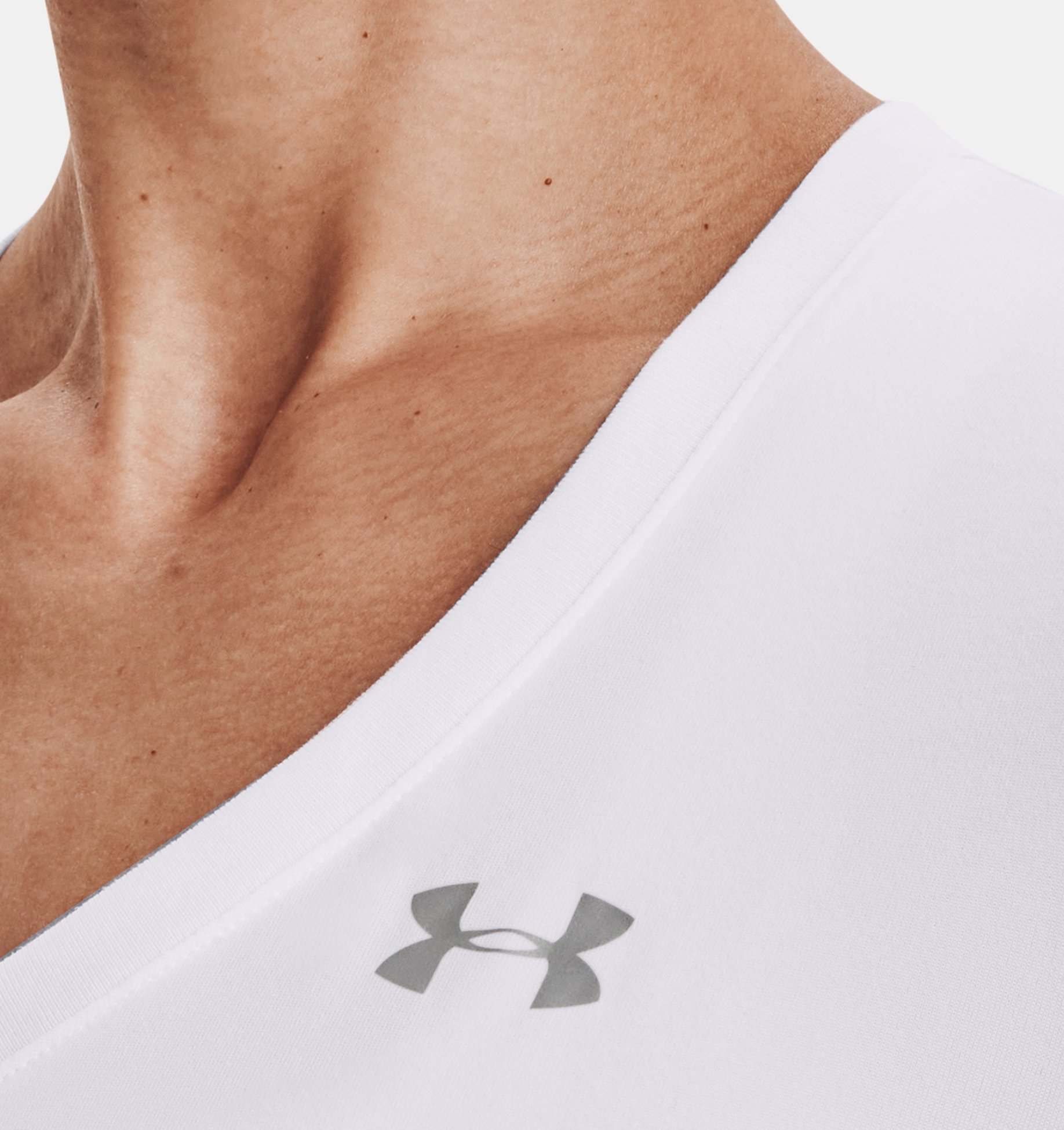 https://underarmour.scene7.com/is/image/Underarmour/V5-1255839-100_COLLAR?rp=standard-0pad|pdpZoomDesktop&scl=0.72&fmt=jpg&qlt=85&resMode=sharp2&cache=on,on&bgc=f0f0f0&wid=1836&hei=1950&size=1500,1500