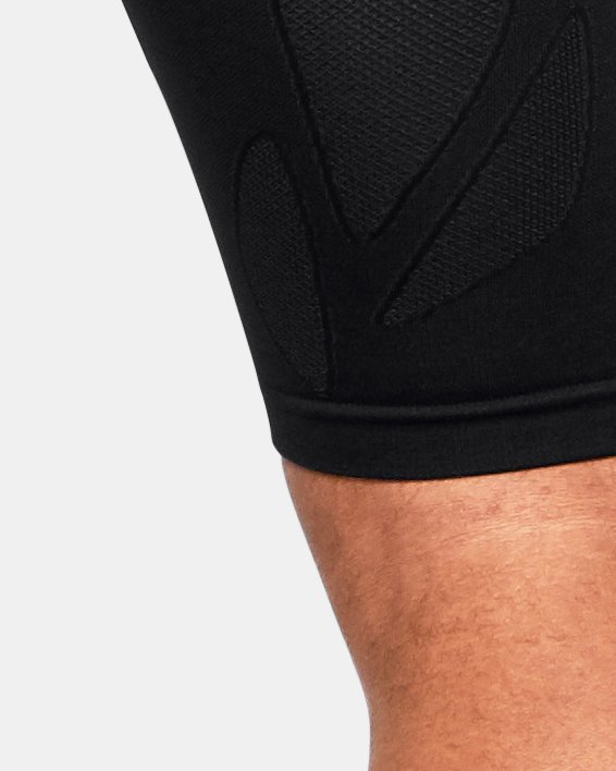 Herren UA RUSH™ Seamless Lange Shorts, Black, pdpMainDesktop image number 2