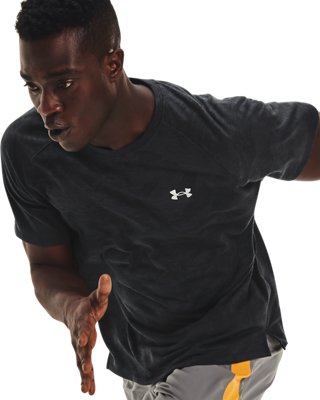 เสื้อแขนสั้น UA Streaker 2.0 Camo สำหรับผู้ชาย image number 0