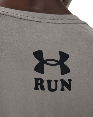 เสื้อแขนสั้น UA Keep Run Weird Graphic สำหรับผู้ชาย image number 3