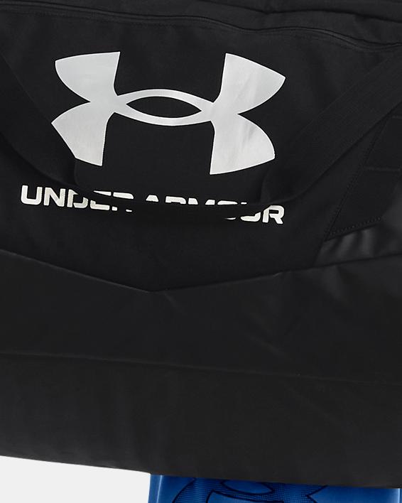 https://underarmour.scene7.com/is/image/Underarmour/V5-1369224-001_FSF?rp=standard-0pad%7CpdpMainDesktop&scl=1&fmt=jpg&qlt=75&resMode=sharp2&cache=on%2Con&bgc=F0F0F0&wid=566&hei=708&size=566%2C708