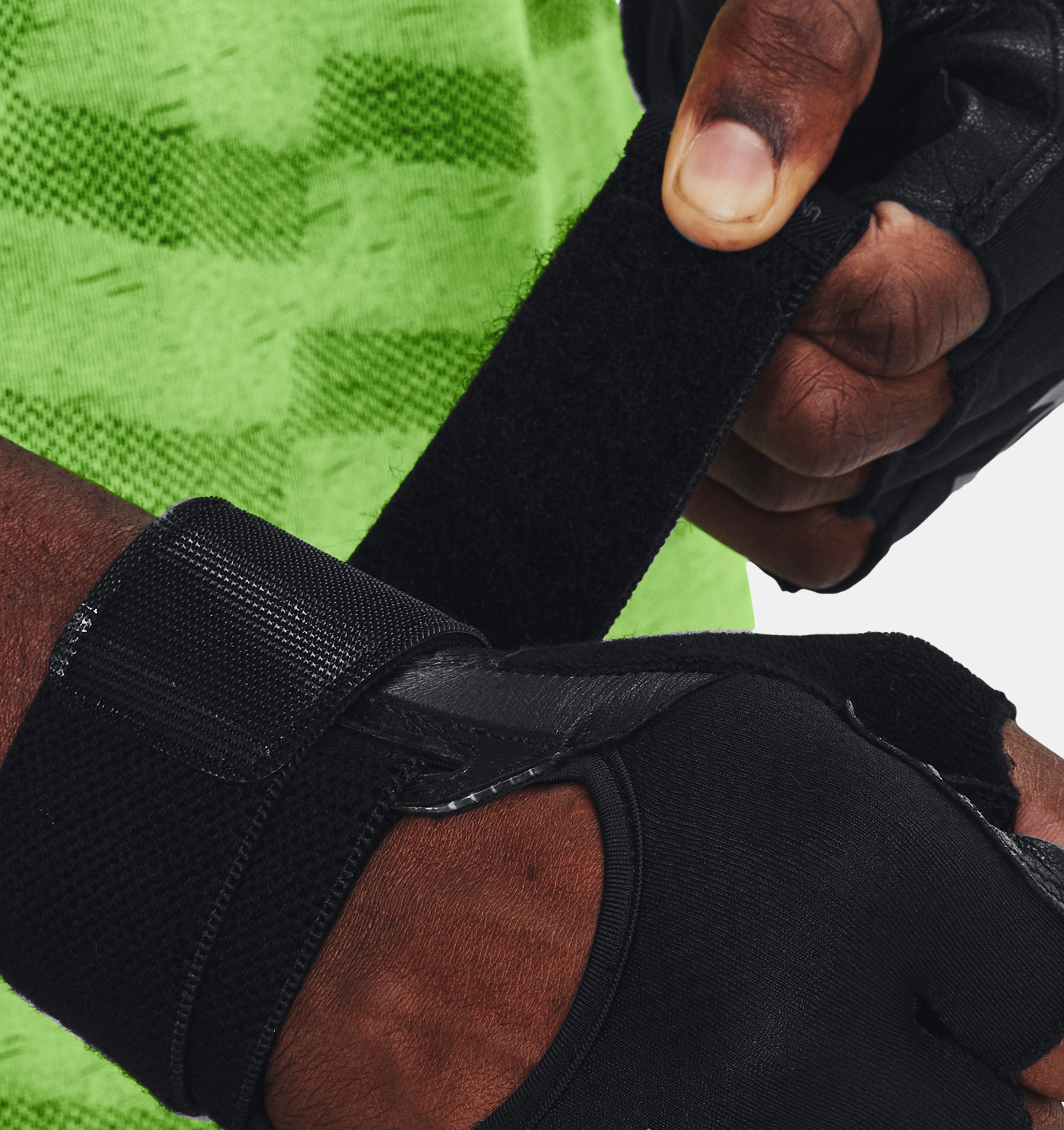 UA Weightlifting Gloves |