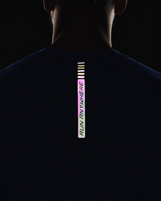 Camiseta UA Breeze Run Anywhere para hombre, Blue, pdpMainDesktop image number 3