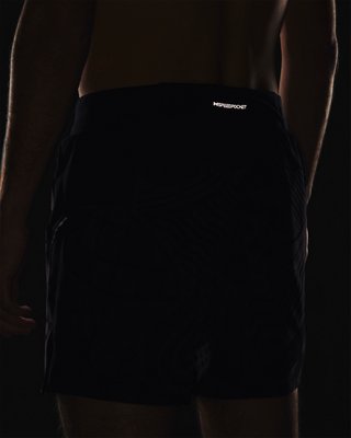 Shorts UA We Run In Peace para hombre, Black, pdpMainDesktop image number 4