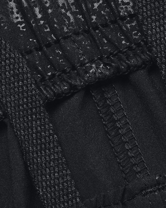 男士UA Woven Emboss短褲 in Black image number 4