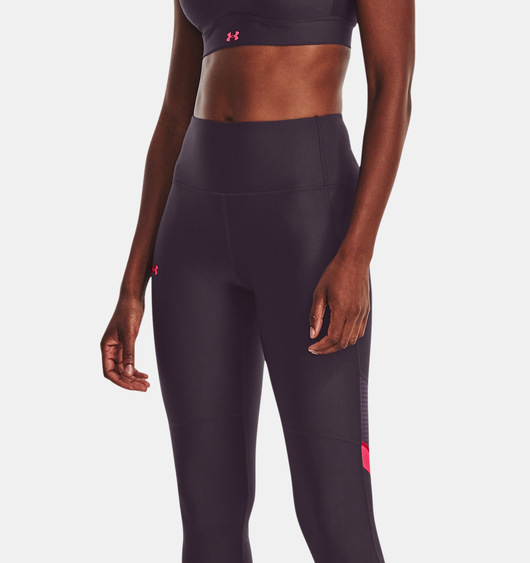 Nike Pro Leggings mit mittelhohem Bund und Mesh-Einsatz für Damen. Nike AT