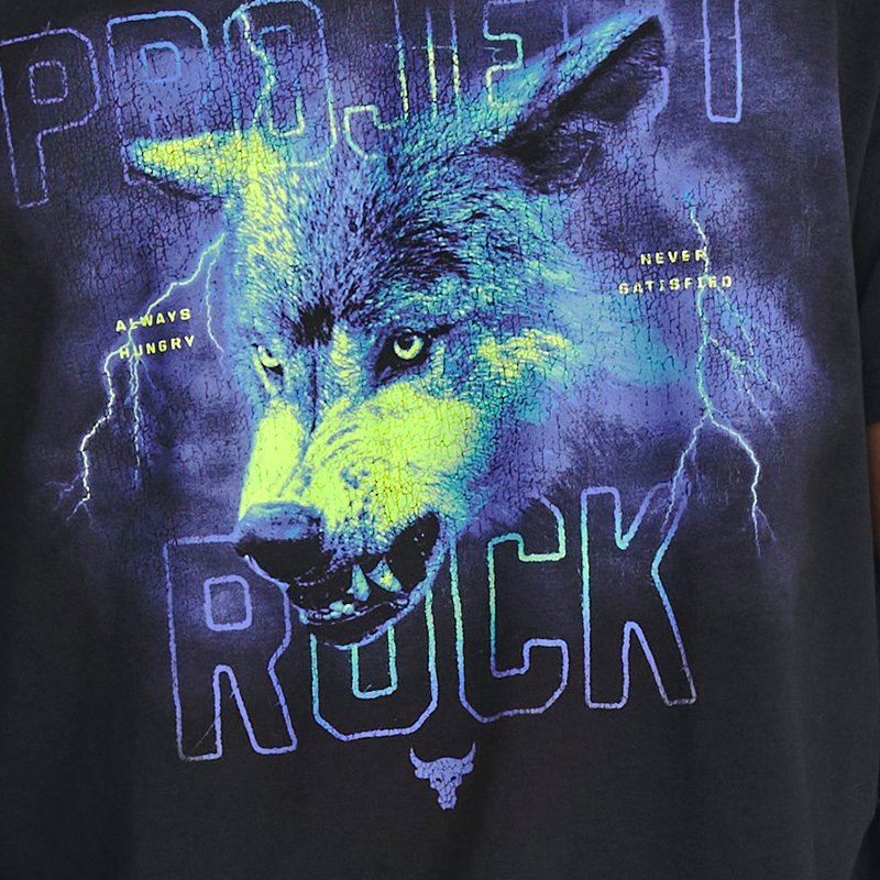 Under Armour Tee-shirt Project Rock Wolf Heavyweight pour homme Noir / Electric Mauve / Electric Mauve XS