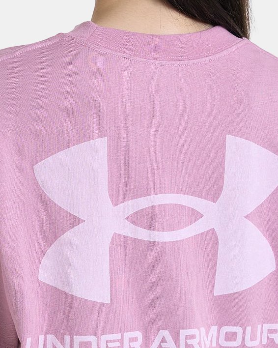 เสื้อแขนสั้นมีน้ำหนักทรงโอเวอร์ไซส์ UA Logo LC สำหรับผู้หญิง in Pink image number 1