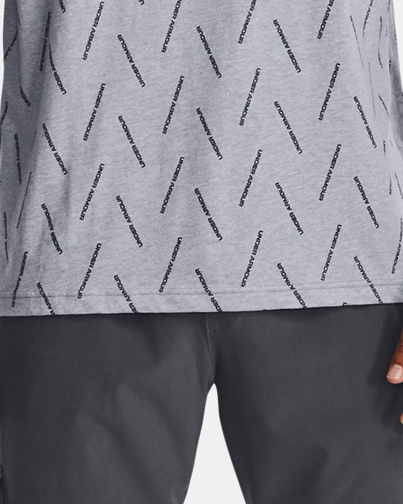 เสื้อแขนสั้นพิมพ์ลาย UA Elevated Core สำหรับผู้ชาย in Gray image number 2