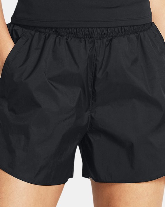 女士UA Vanish 5" Crinkle短褲 in Black image number 2