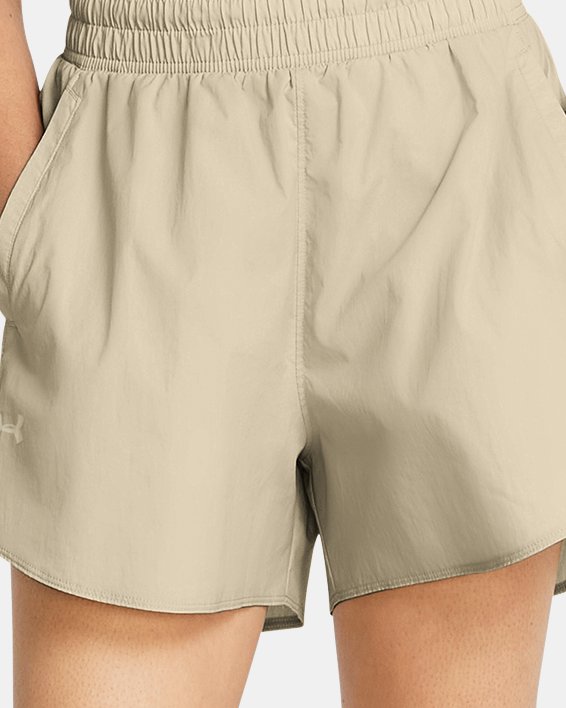 กางเกงขาสั้น UA Vanish 5" Crinkle สำหรับผู้หญิง in Brown image number 2
